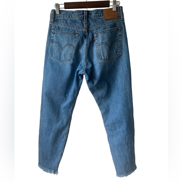 NEW Levi’s Women’s Wedgie Straight Leg Raw Hem Jeans - Picture 5 of 9